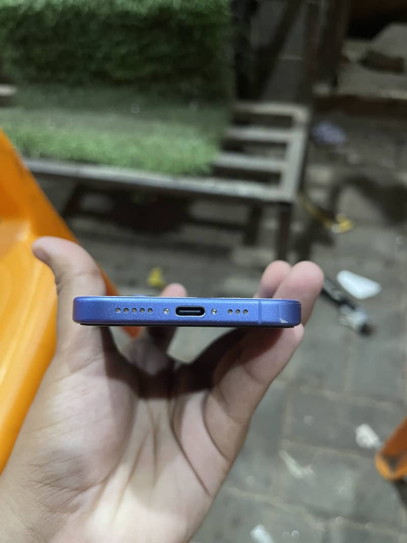 Apple iPhone 16 5
