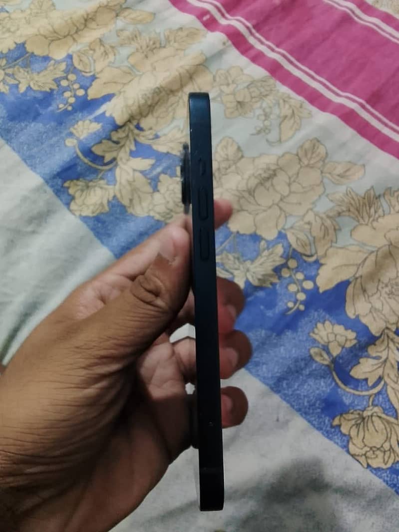 Apple iPhone 13 6