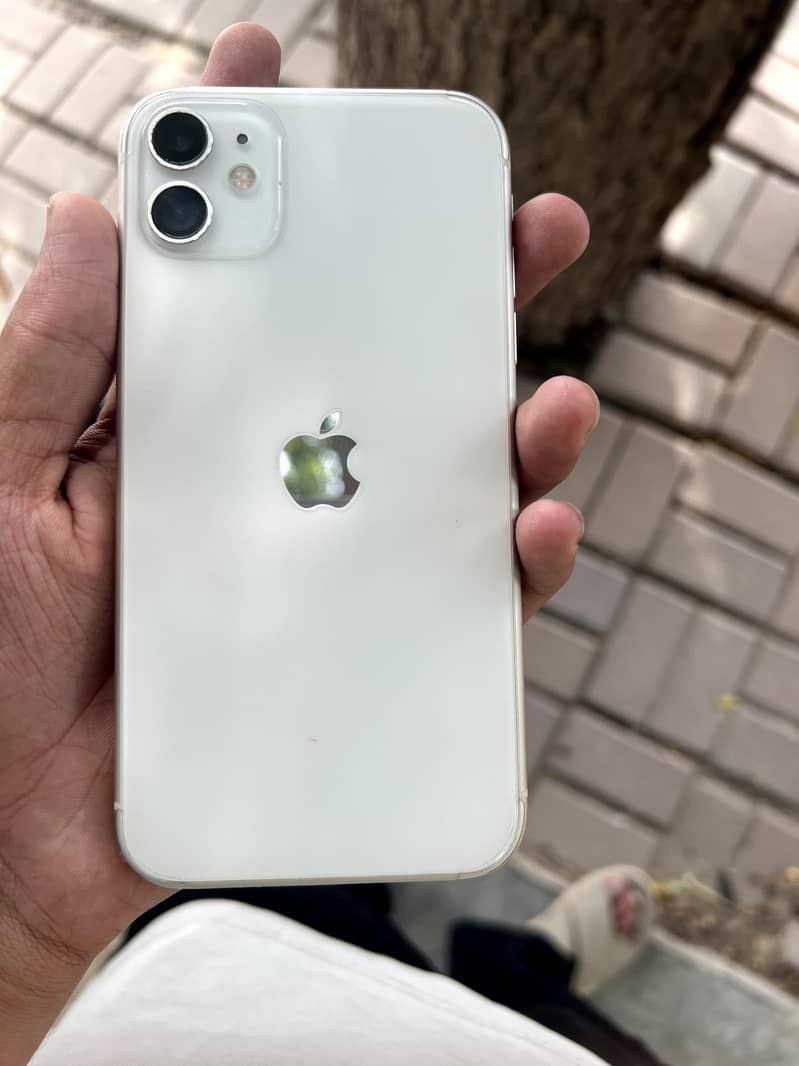 Apple iPhone 11 4