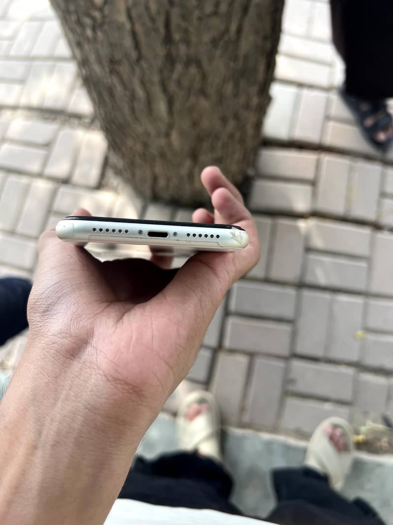 Apple iPhone 11 5