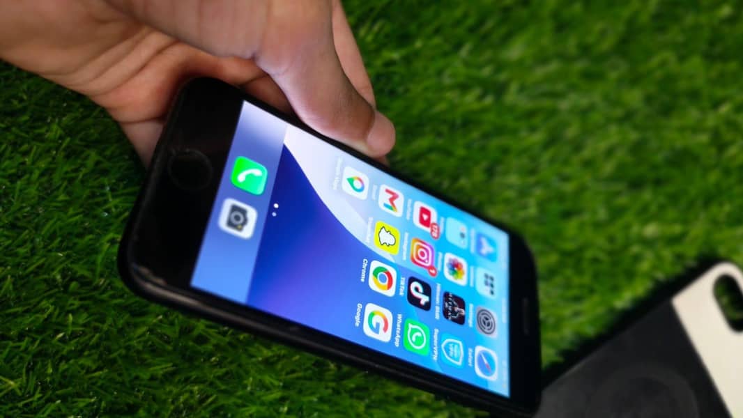 Apple iPhone SE 3 4