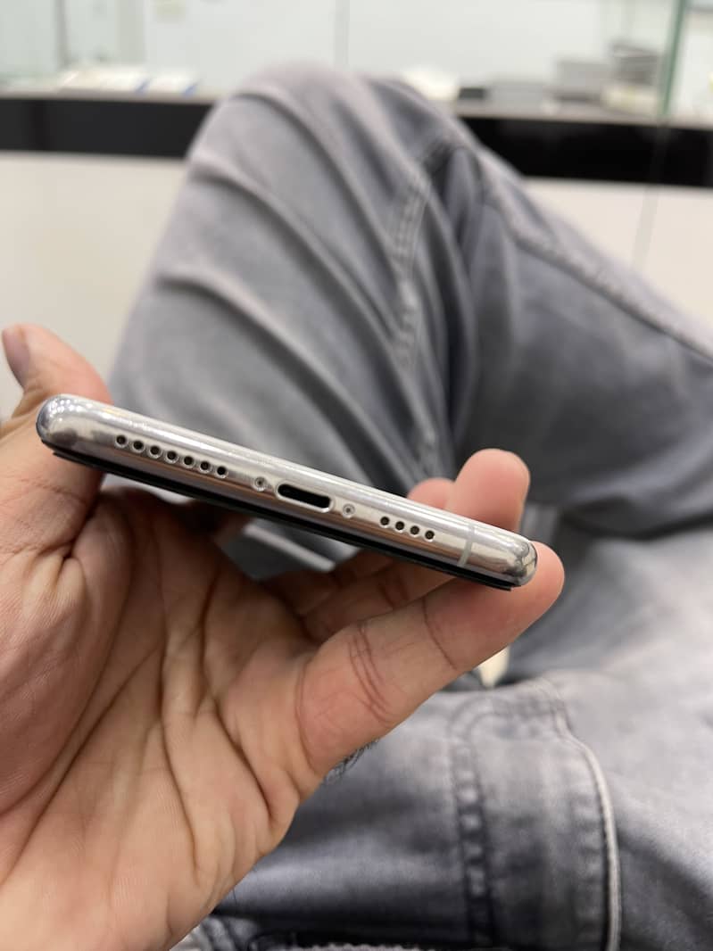 Apple iPhone 11 Pro Max 0