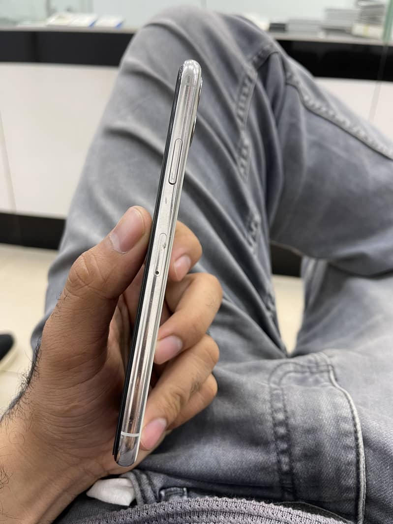 Apple iPhone 11 Pro Max 3