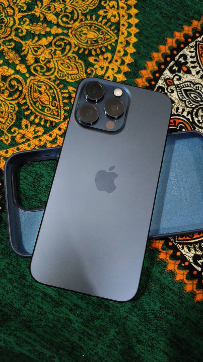 Apple iPhone 15 Pro Max 0