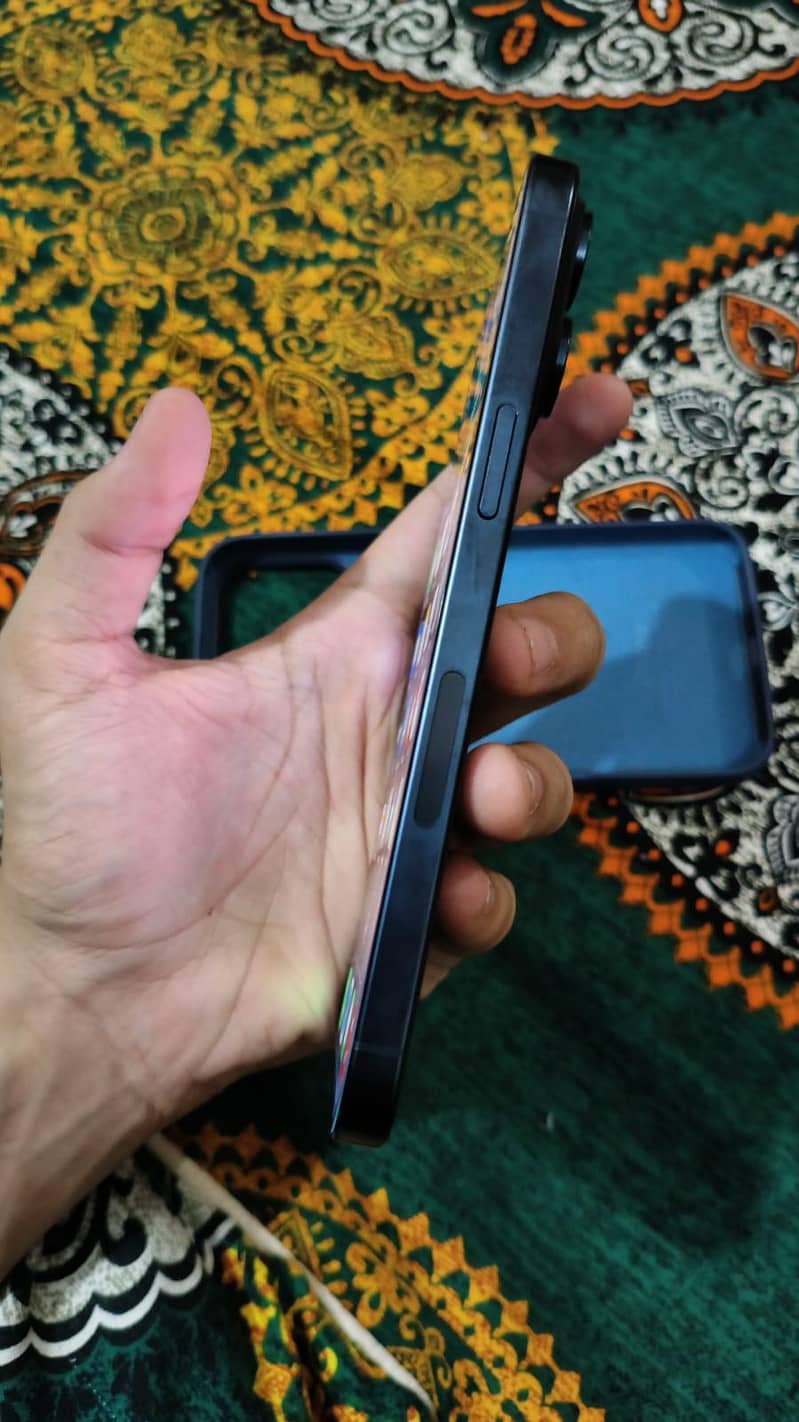 Apple iPhone 15 Pro Max 2