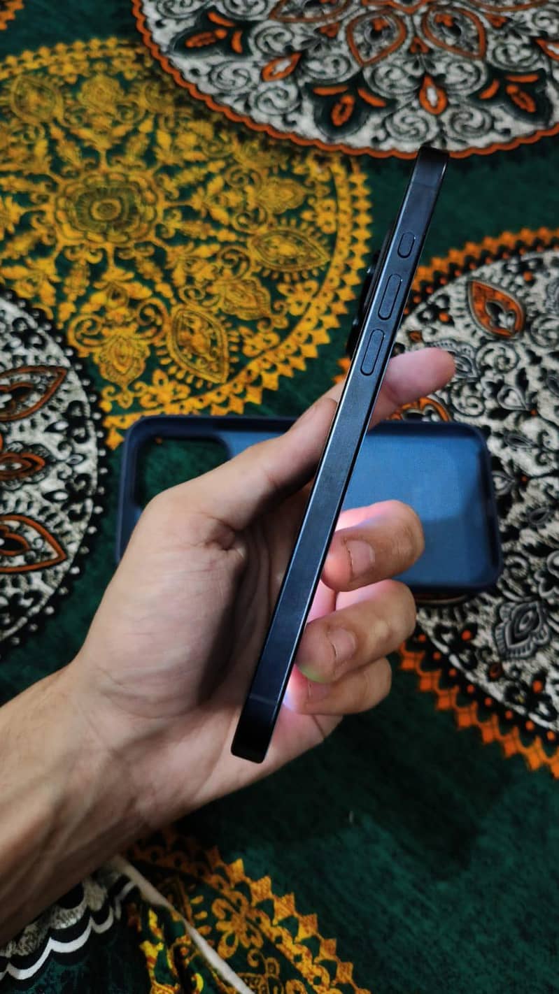 Apple iPhone 15 Pro Max 3