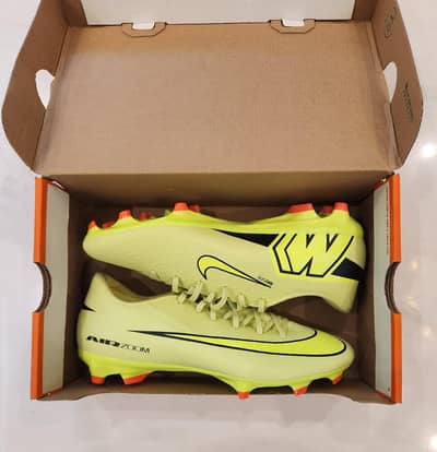 Football Shoes (Nike Mercurial vapor 16 academy)