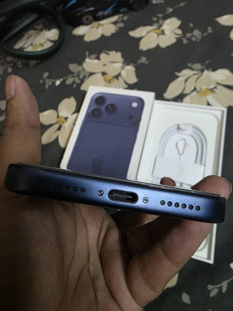 Apple iPhone 17 Pro Max 4
