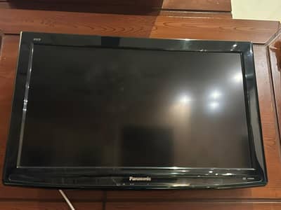 Panasonic VIERA 32 Inch LCD TV + Remote | TH-L32C10R2