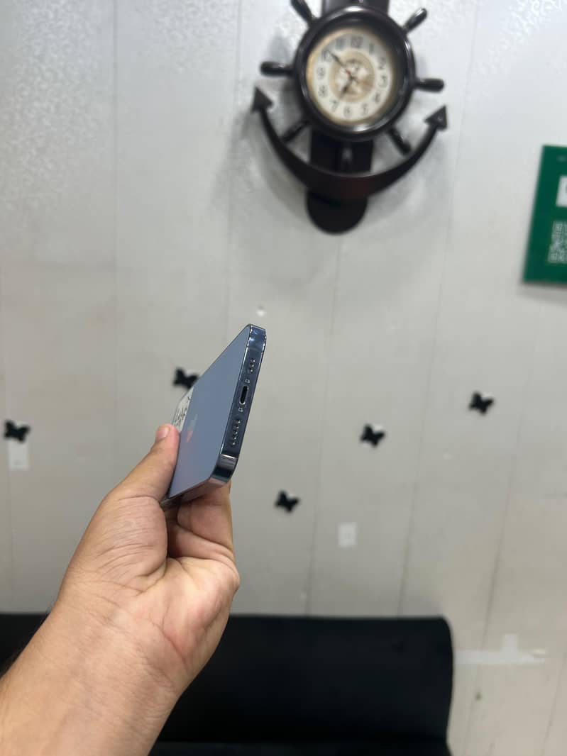 Apple iPhone 13 Pro 4