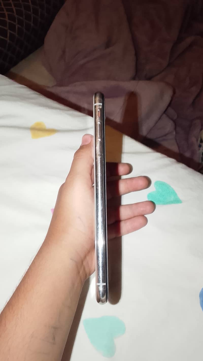 Apple iPhone XS Max 7