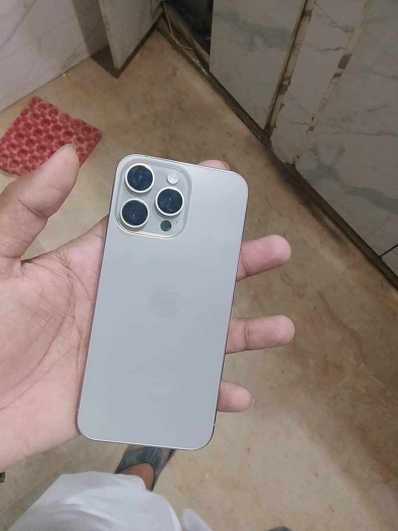 Apple iPhone 15 Pro Max 0