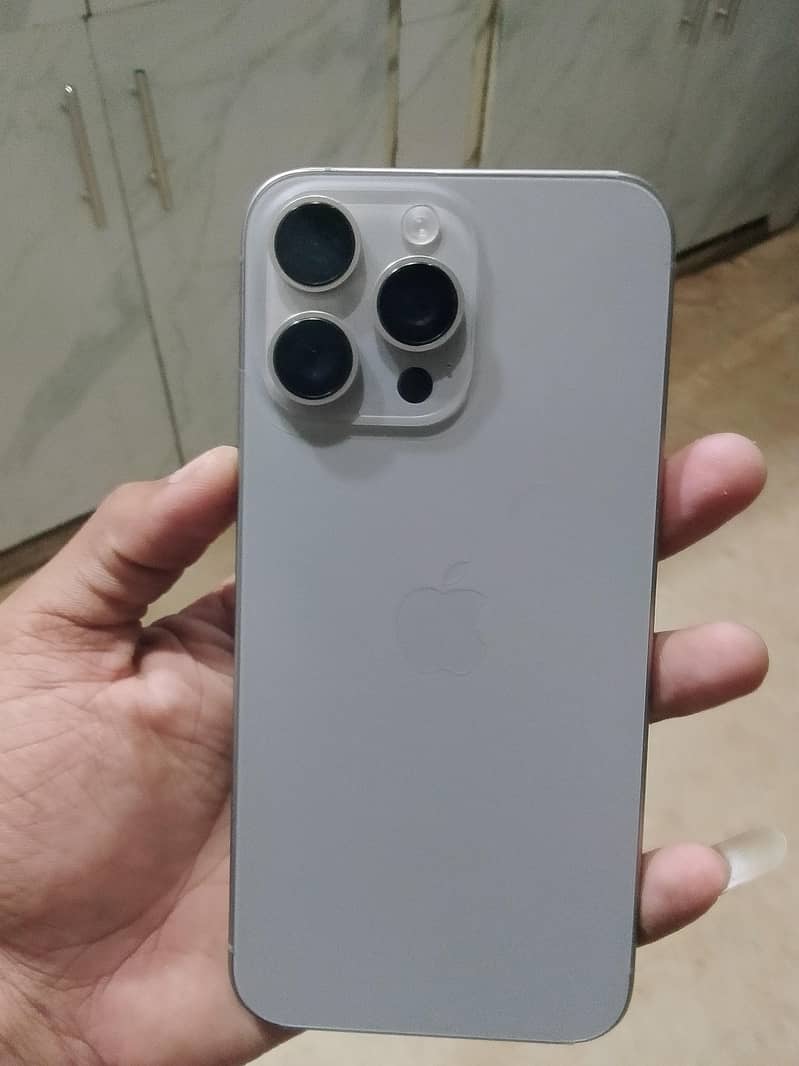 Apple iPhone 15 Pro Max 2