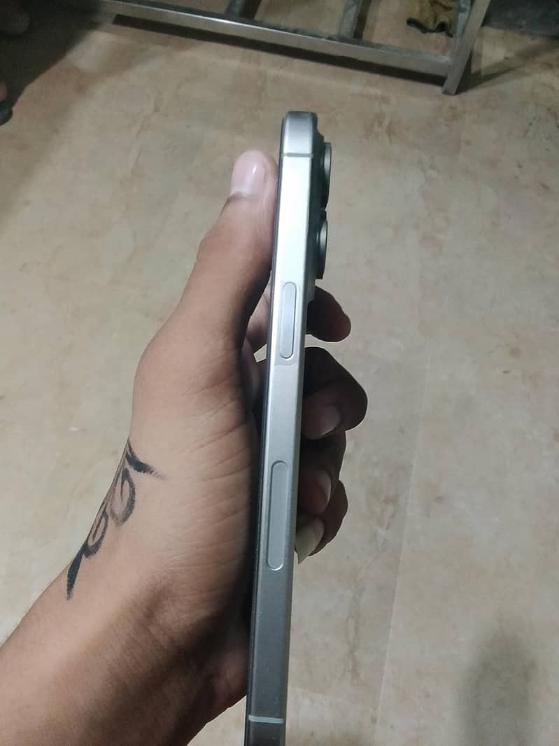 Apple iPhone 15 Pro Max 3