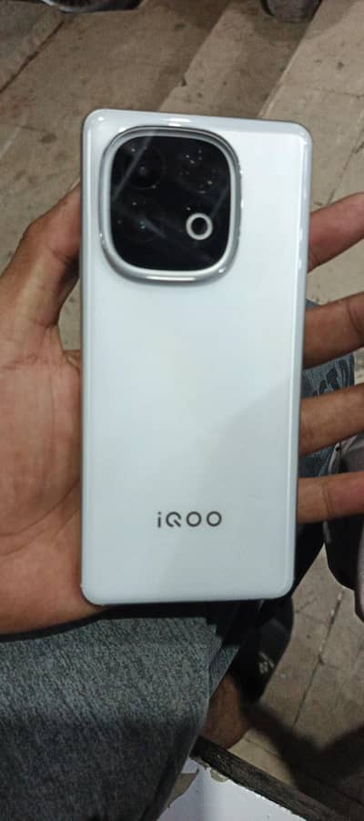 Vivo iQOO