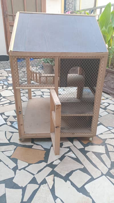 Cat house in good condition
