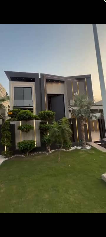 1 KANAL ELEGANT BRAND NEW BUNGALOW IS AVAILABLE IN THE BEST BLOCK OF DHA LAHORE.
