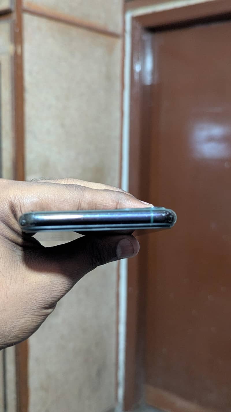 Apple iPhone 11 Pro Max 2