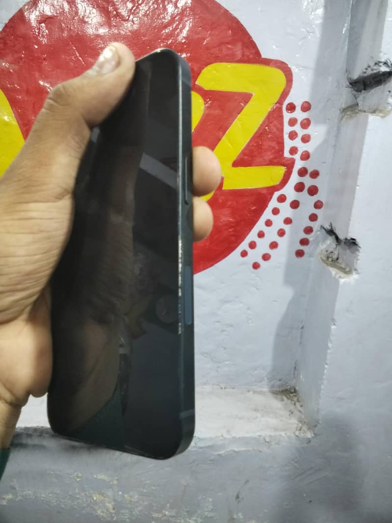 Apple iPhone 13 4
