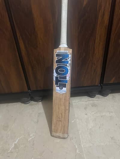 English willow hard ball bat fully stroke and very light weight