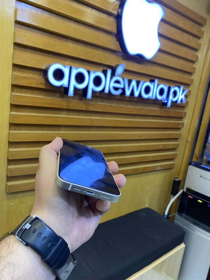 Apple iPhone 14 4