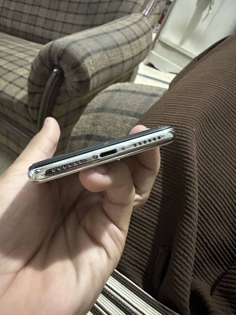 Apple iPhone X 3