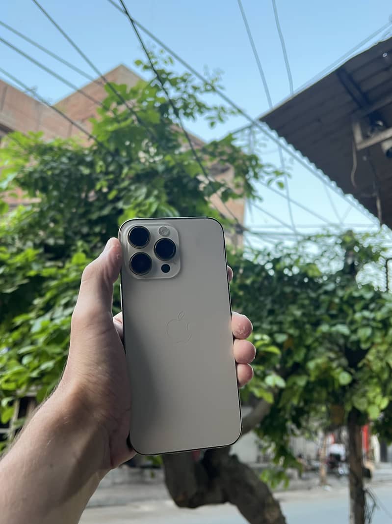 Apple iPhone 14 Pro Max 0