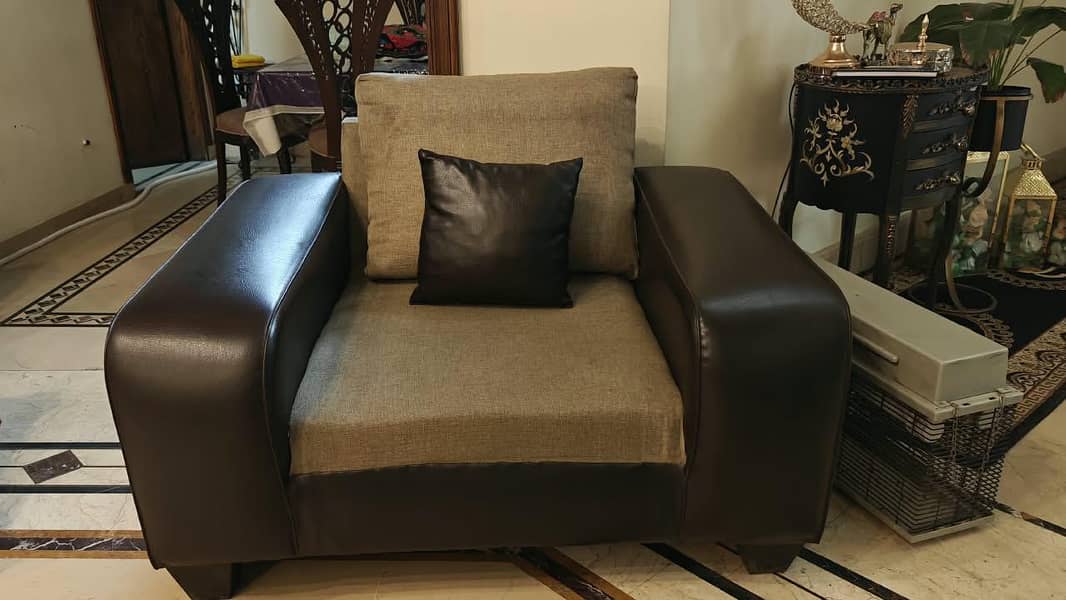 5 seater Sofa 0