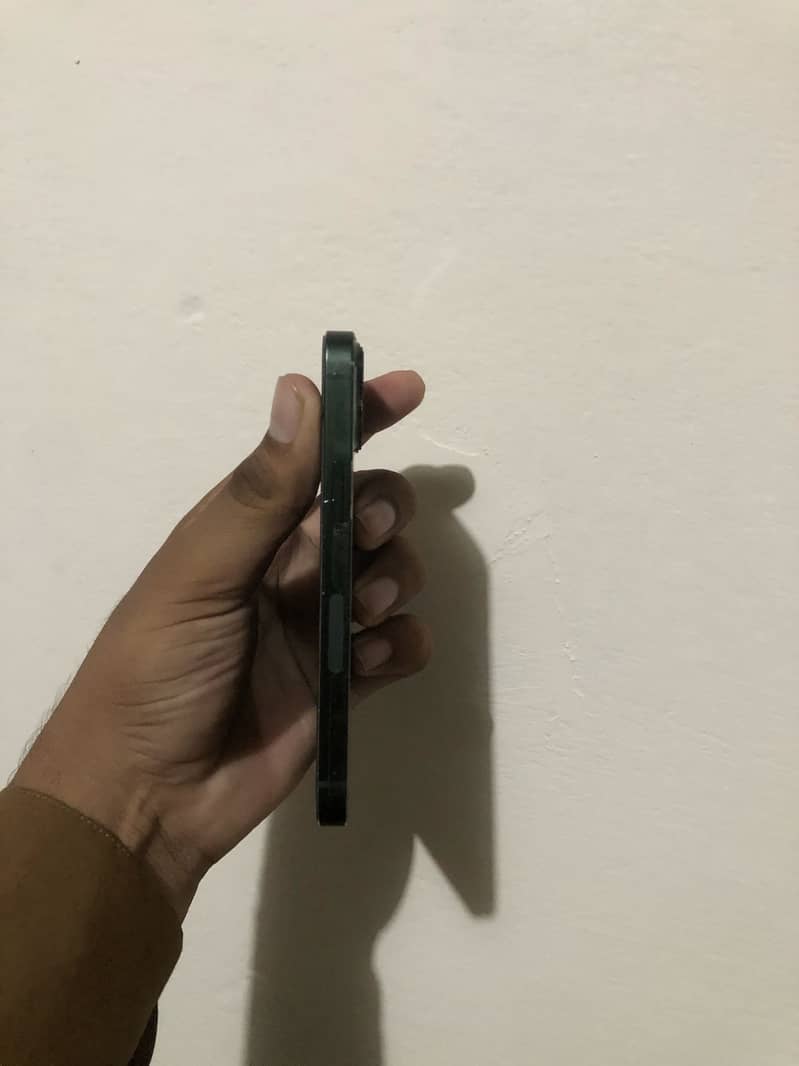 Apple iPhone 13 mini 4