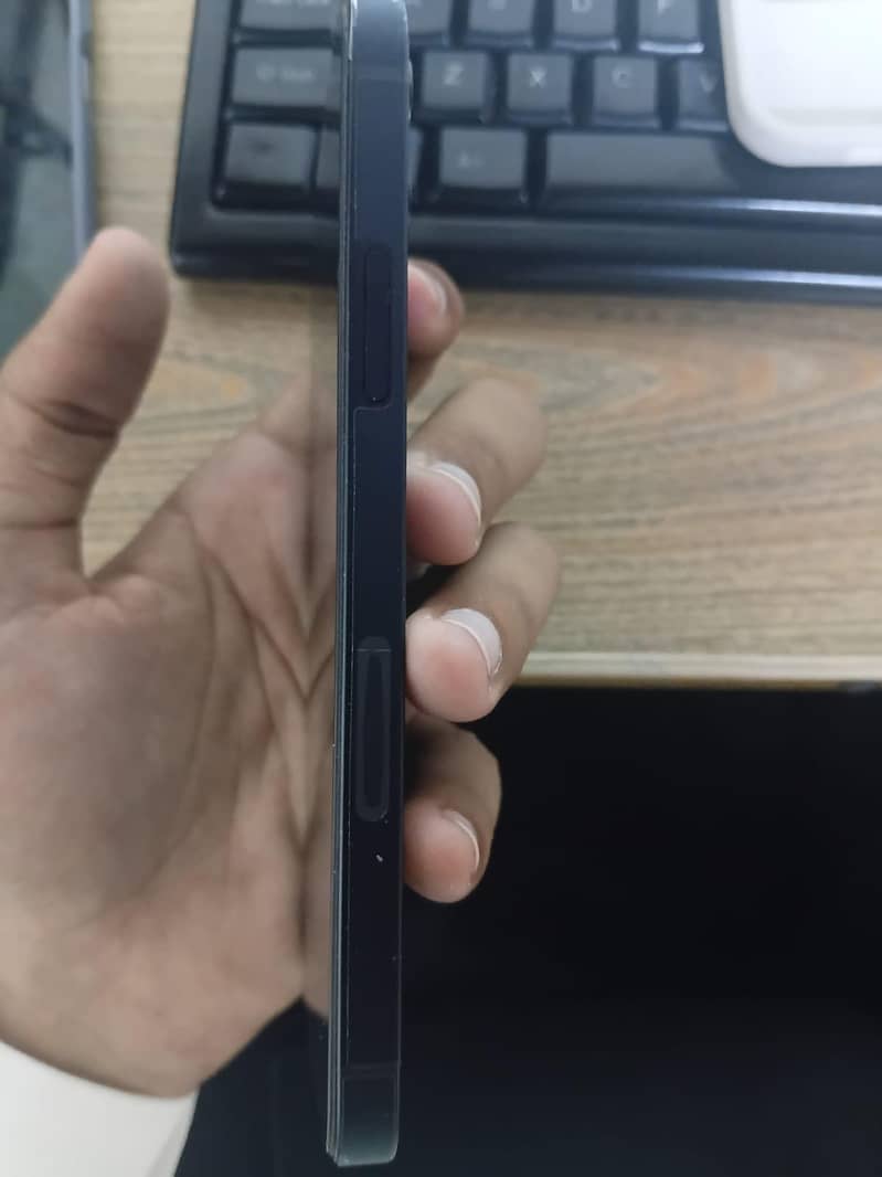 Apple iPhone 12 3