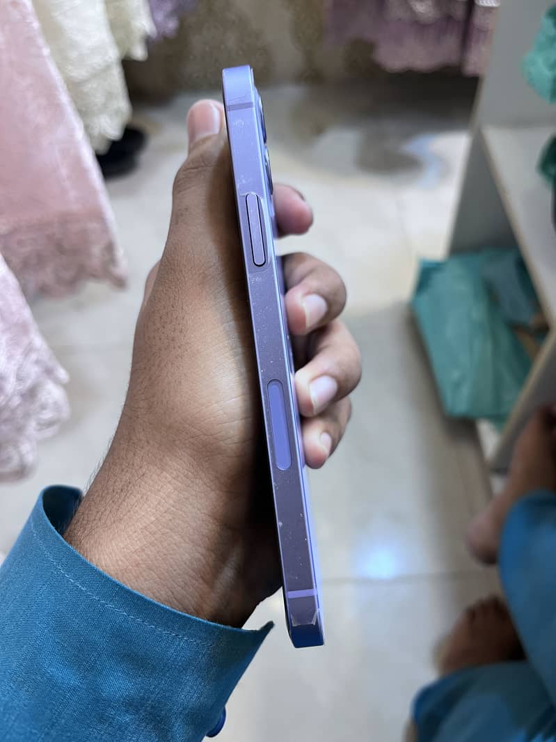 Apple iPhone 12 1