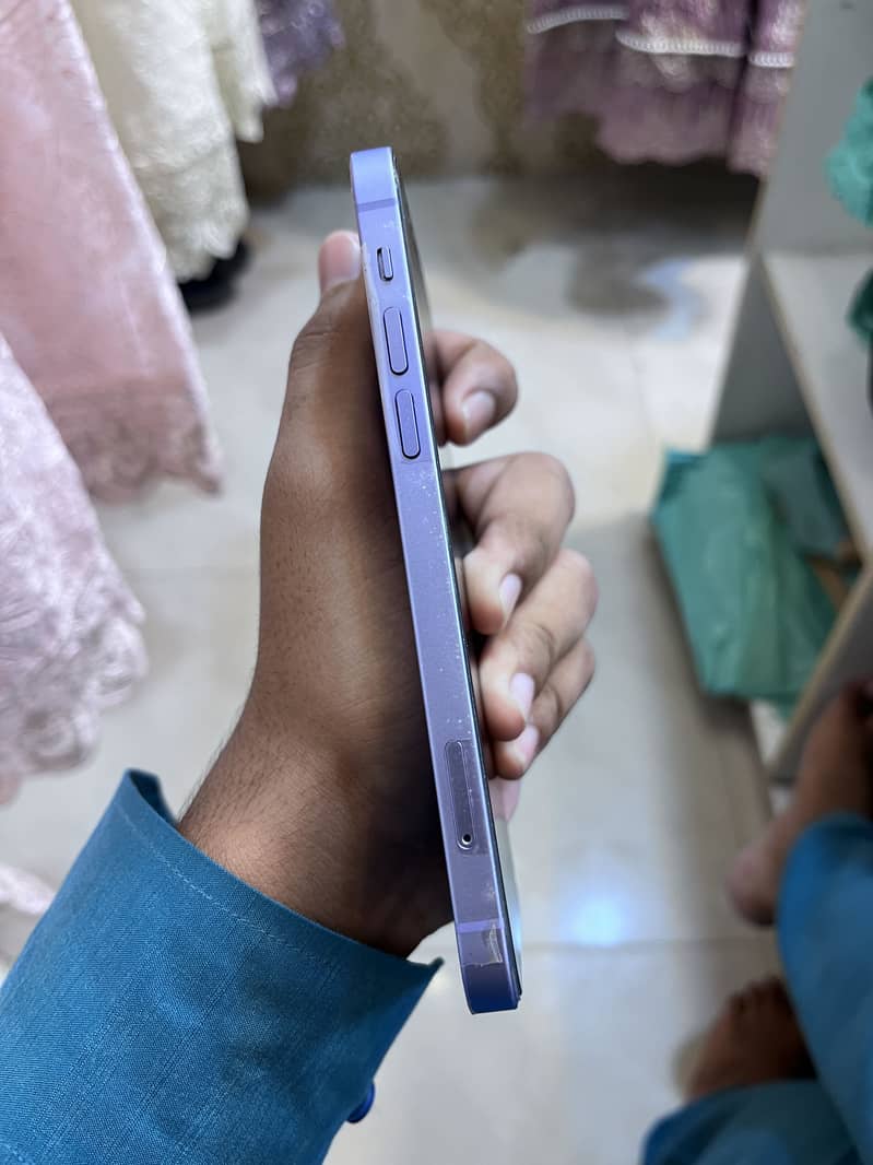 Apple iPhone 12 6