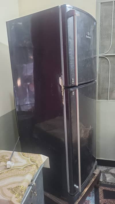 bht achi frige hy Dawlance ki hy