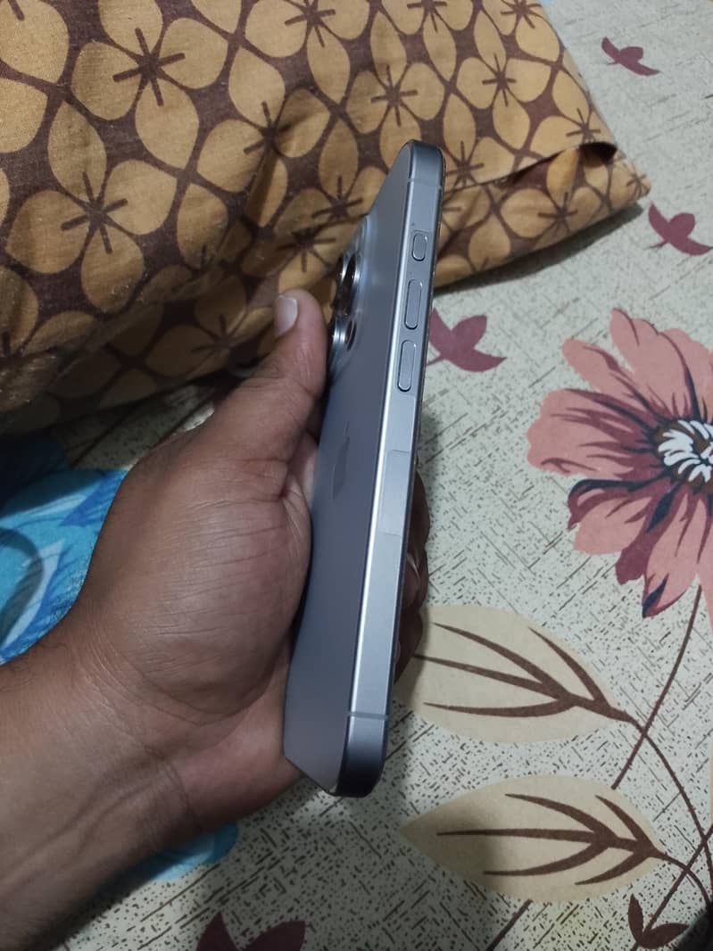 Apple iPhone 15 Pro jv 1