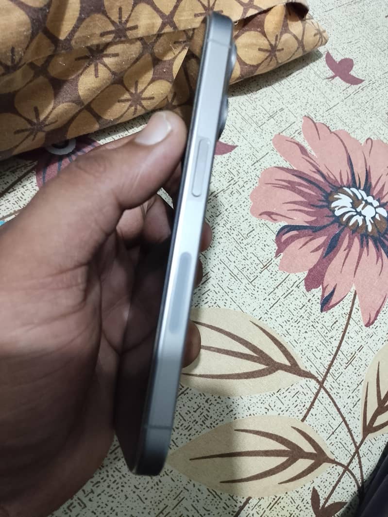 Apple iPhone 15 Pro jv 3