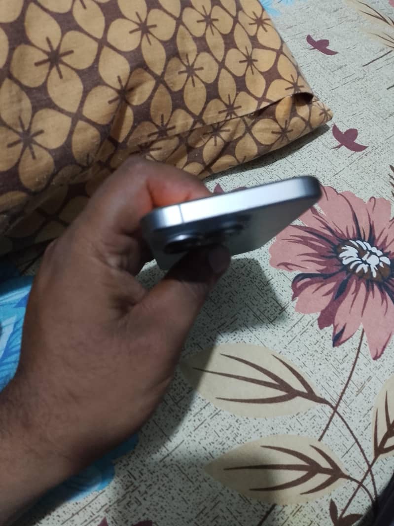 Apple iPhone 15 Pro jv 4