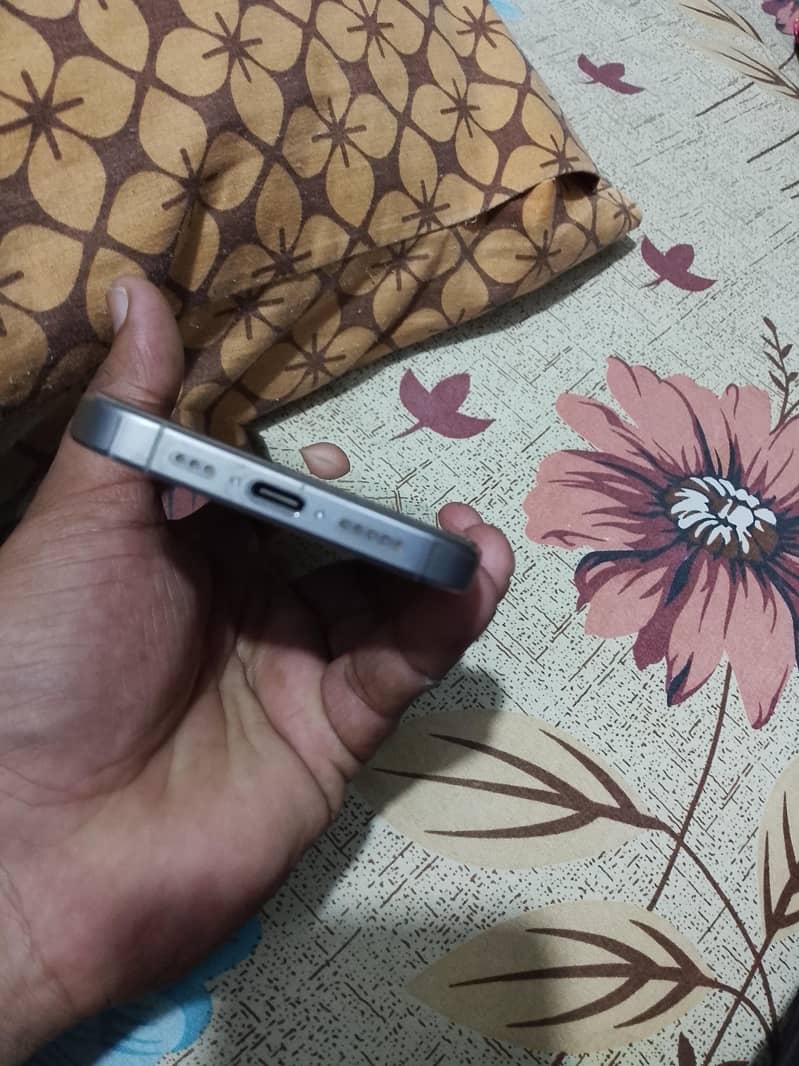 Apple iPhone 15 Pro jv 5