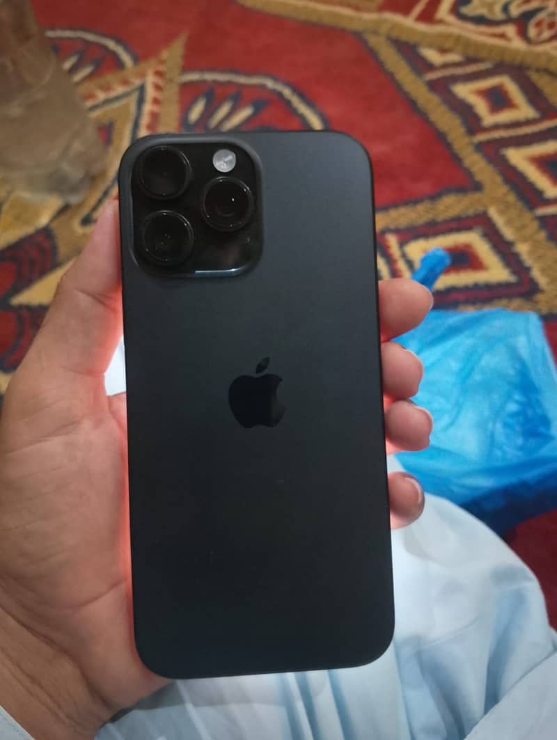 Apple iPhone 16 Pro Max 1