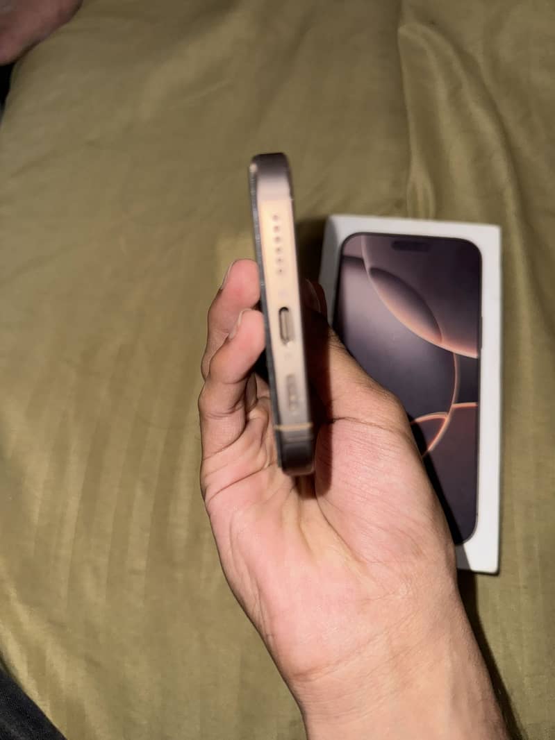 Apple iPhone 16 Pro Max 3