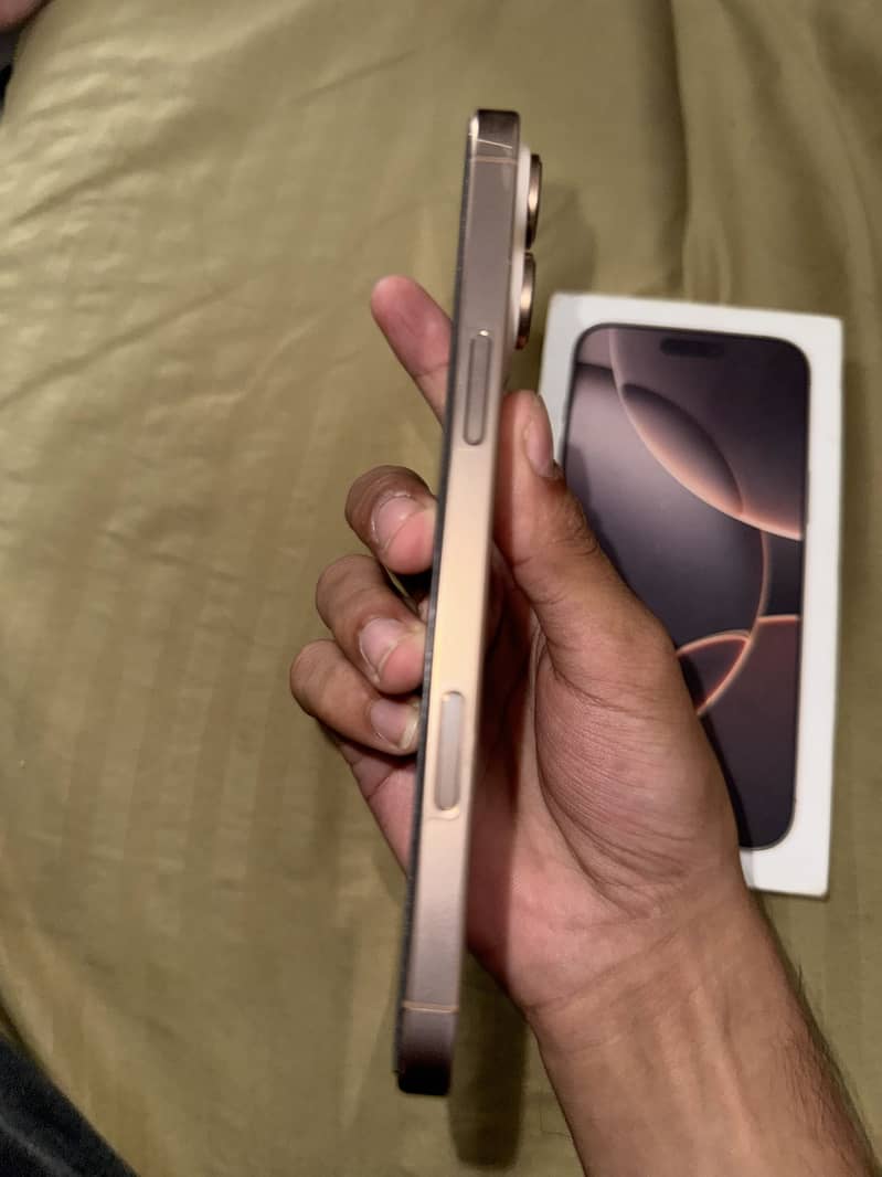 Apple iPhone 16 Pro Max 5