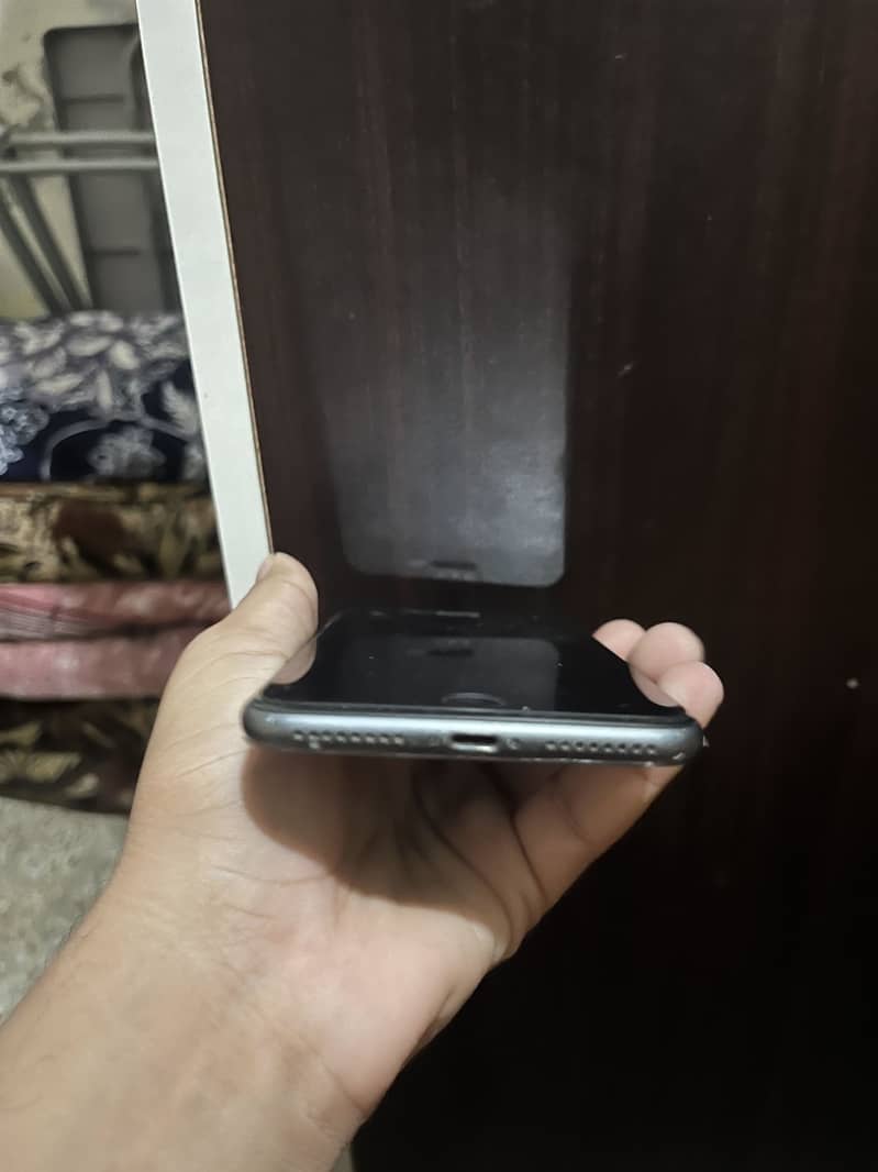 Apple iPhone 8 Plus 2