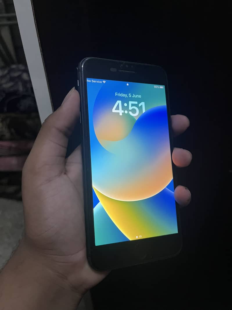 Apple iPhone 8 Plus 3