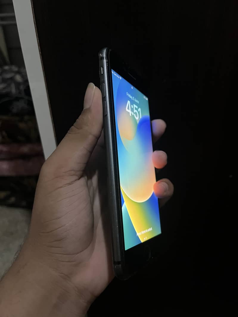 Apple iPhone 8 Plus 4