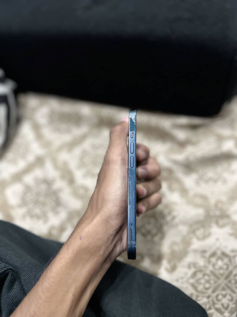 Apple iPhone 13 1