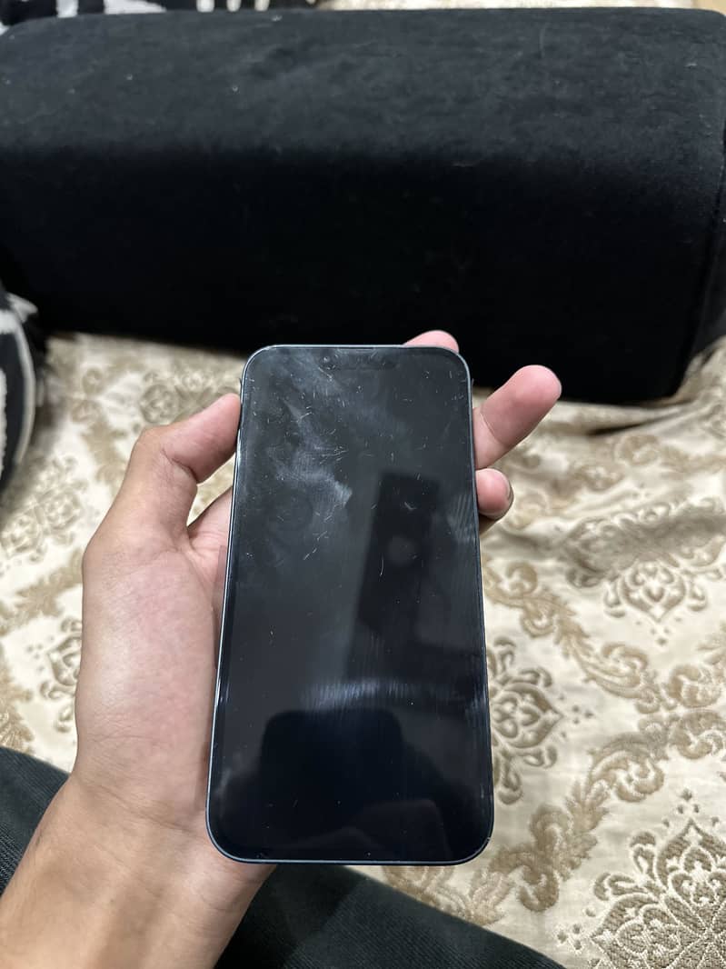 Apple iPhone 13 2
