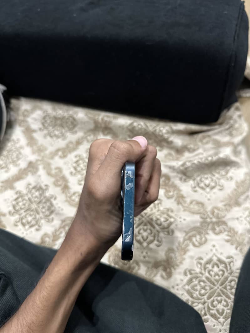 Apple iPhone 13 3