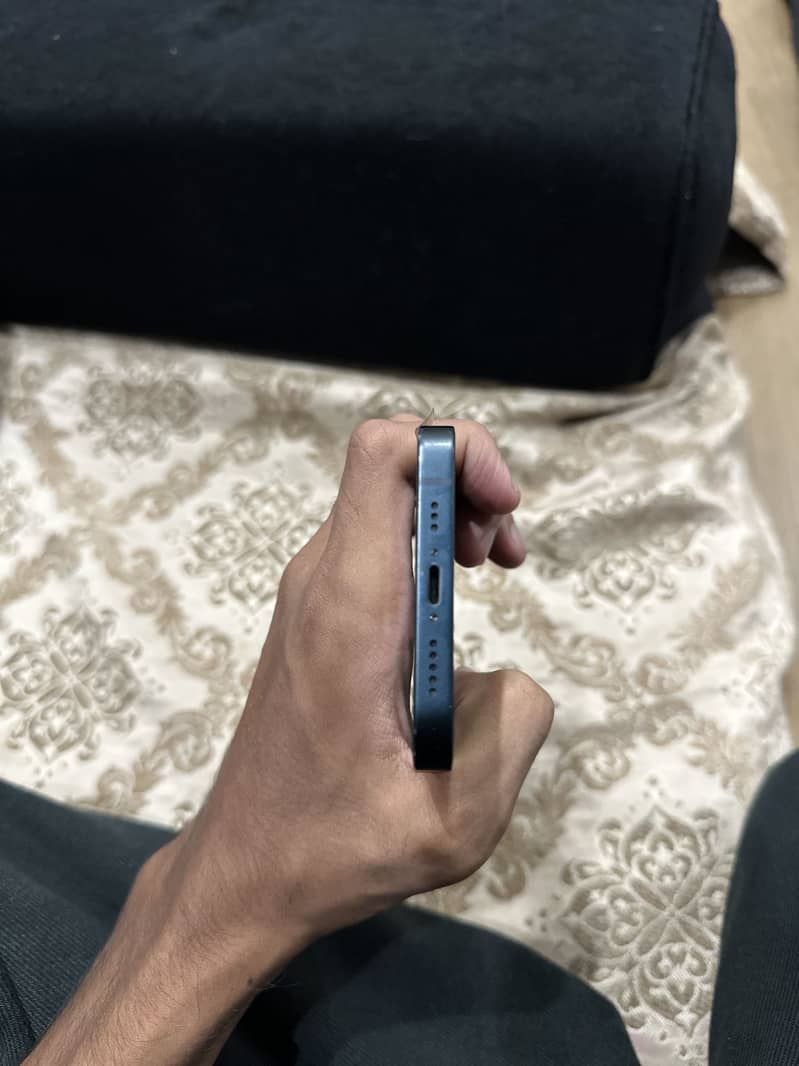 Apple iPhone 13 4