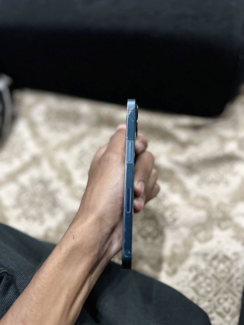 Apple iPhone 13 5