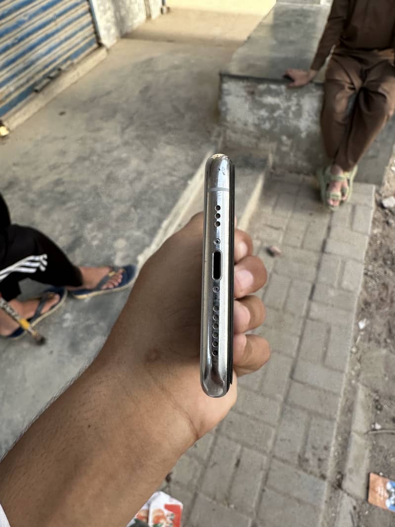 Apple iPhone 11 Pro 1