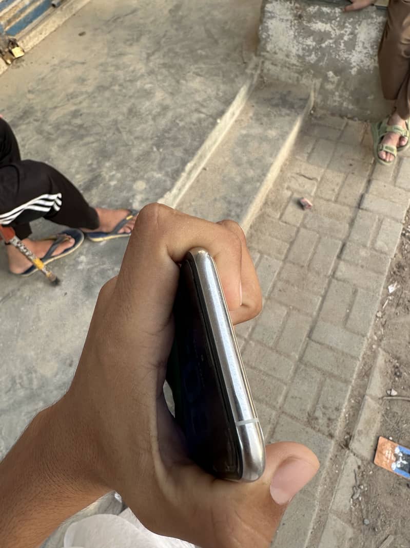 Apple iPhone 11 Pro 2